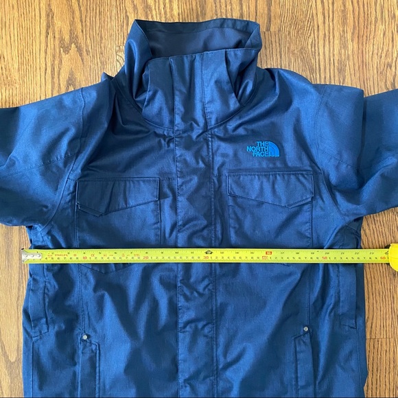 SOLD - North Face Men’s Blue Coat Medium - Picture 13 of 14